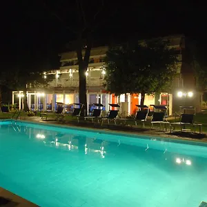 https://hotel-hermitage-marina-di-massa.it-tuscanyhotel.com